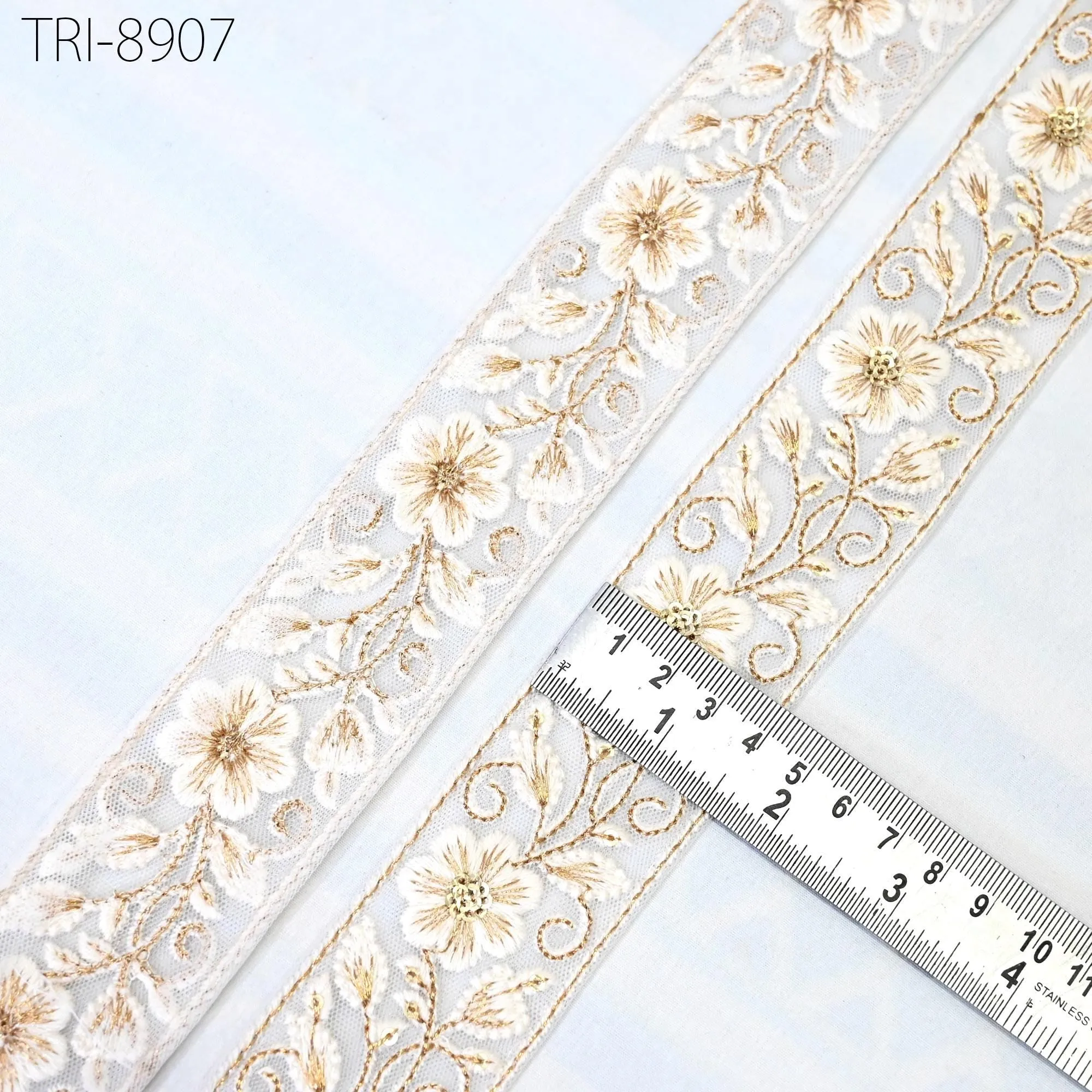 9 Yard 4cm White Embroidery Ribbon Trims Embellishment Embroidered Saree Border Costumes Crafting Sewing Beach Bag Tote Pouche Wall Hangings