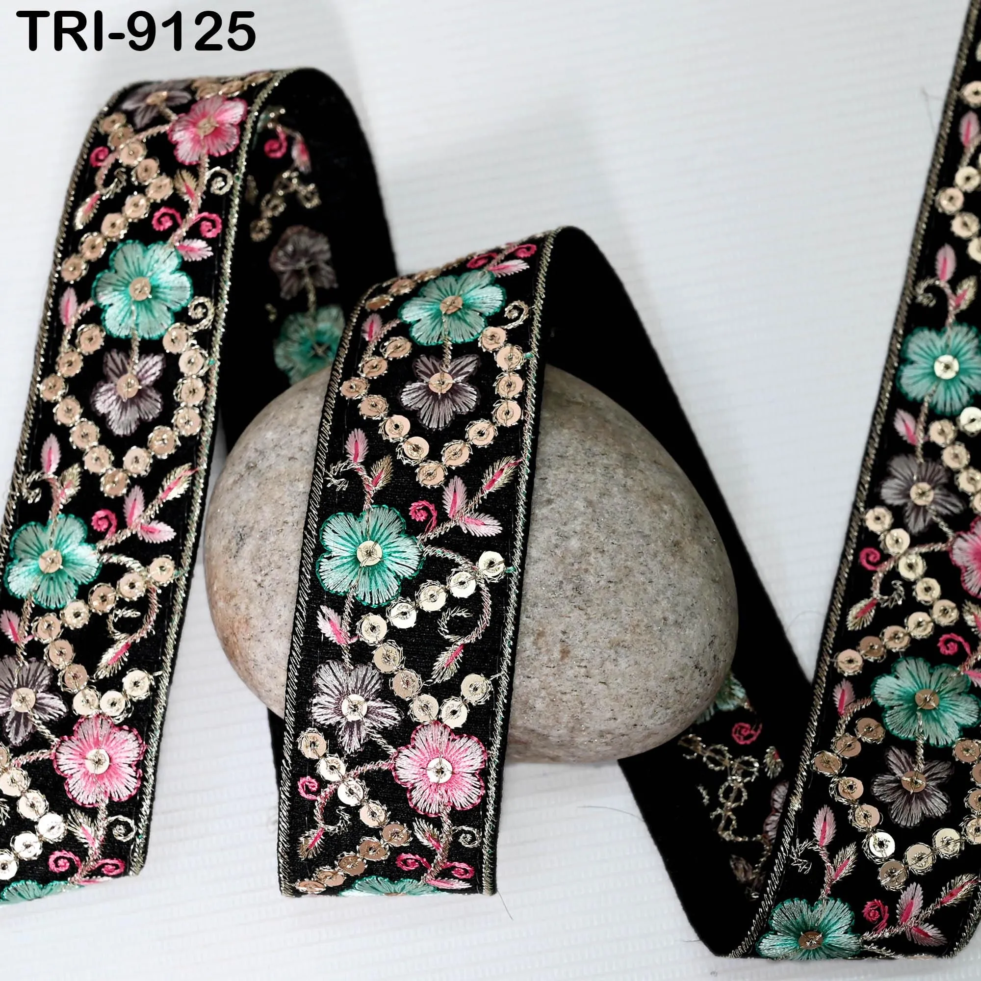 9 Yard Pink Embroidery Ribbon 4cm Indian Sari Border Embroidered Crafting Sewing Costumes, Dog Collar, Tote Bags, Lampshades Holidays Decor