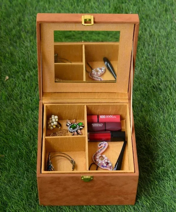 Woman Goa Sun Tan Vanity & Jewelry Box