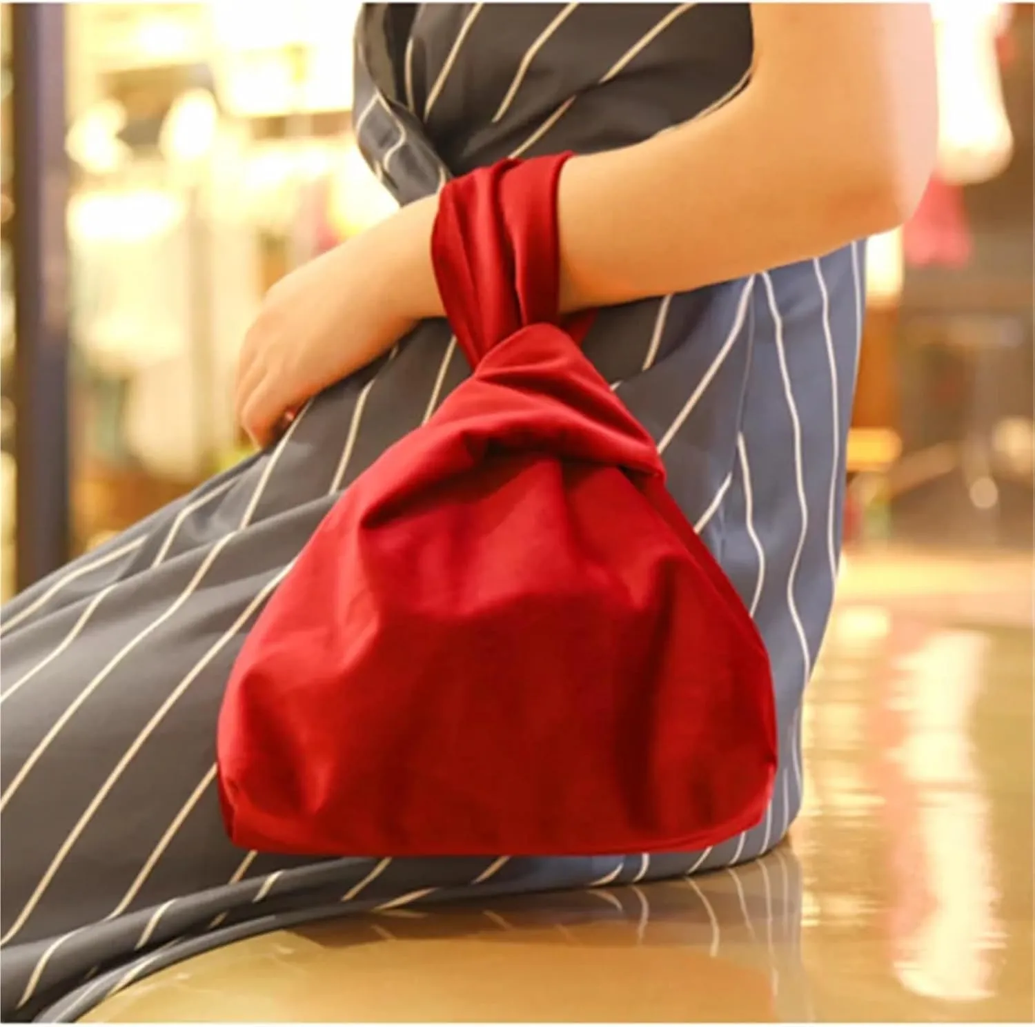 Wrist Bag Women Handbag Totes Silk Satin Vintage Handbag All Match Tote Luxury Bags Travel Bags(Black)
